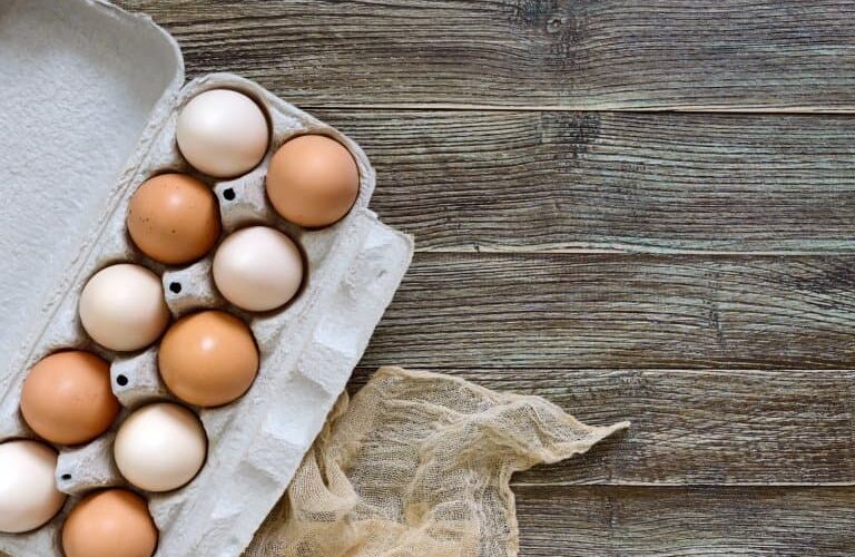 What is the Difference Between White and Brown Eggs?